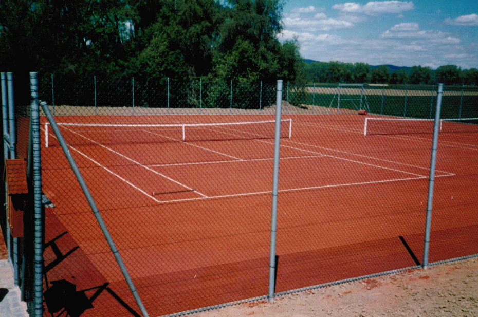 Die ersten beiden Tennisplätze